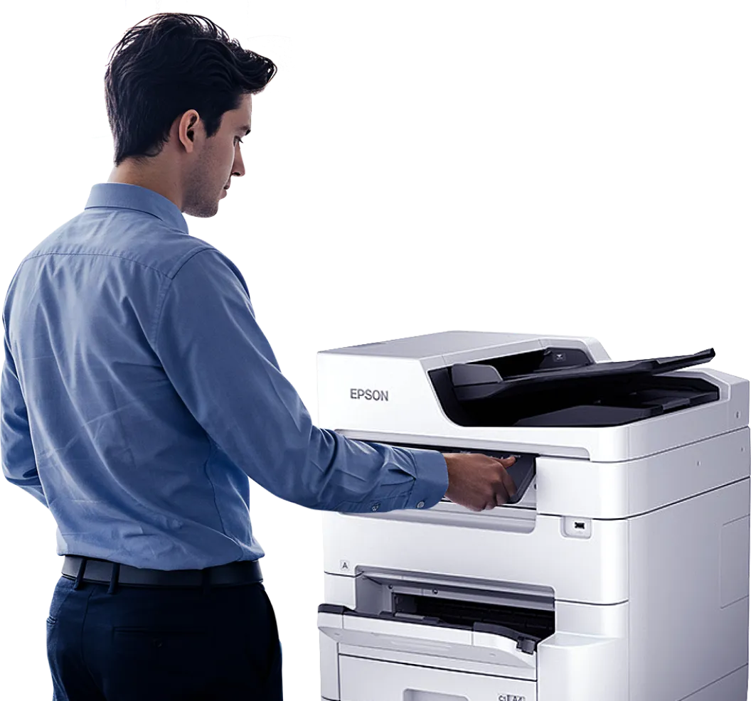 Homem usando a impressora (1) - Gomaq