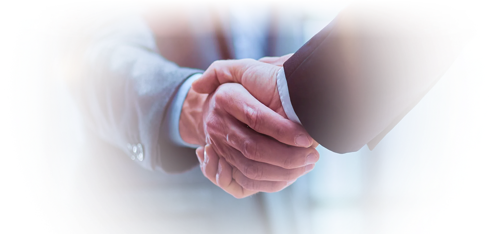 Maos comprimentando 2 (1) - Gomaq