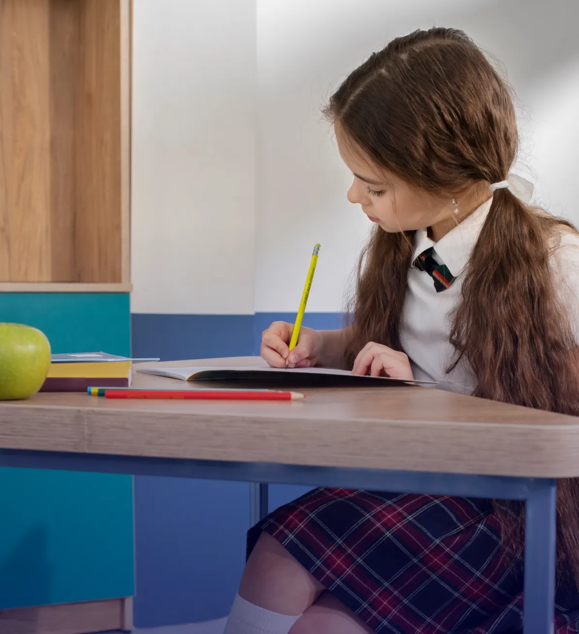 Crianca estudando hero (1) - Gomaq