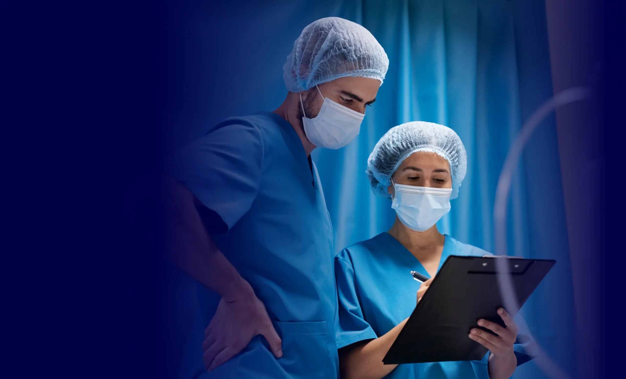 Médicos com prancheta (1) - Gomaq