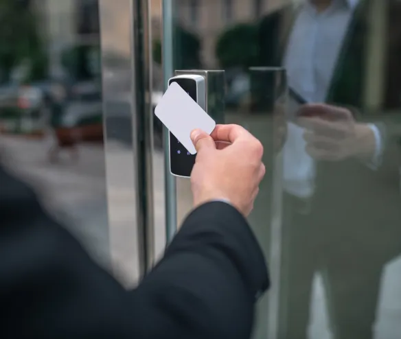 Solucoes para seguranca e controle de acesso (1) - Gomaq